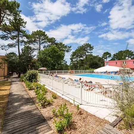 Pierre & Vacances Les Grands Pins 2* Maubuisson