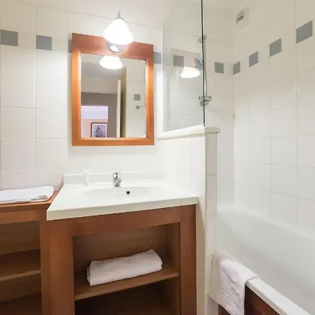 Pierre & Vacances Les Grands Pins Aparthotel 2*